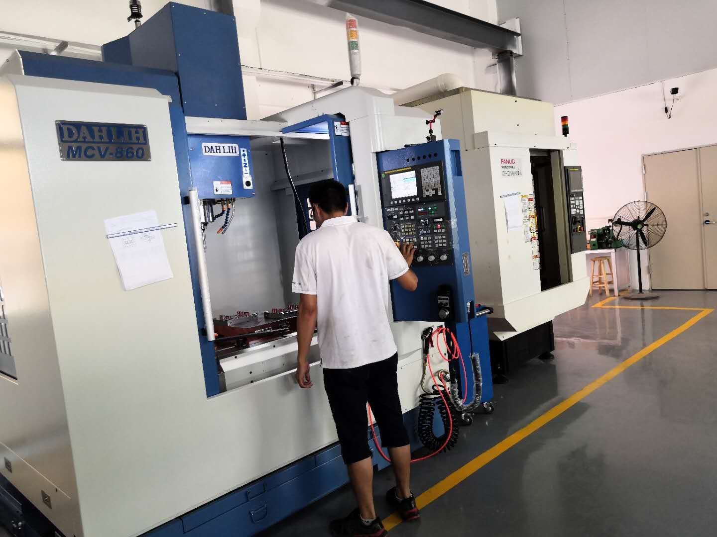 J9国际中国制造模具车间CNC